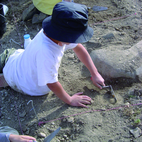 Optimiser la pédagogie Montessori avec l'archéologie - Fouille archéologique en séjour de vacances
